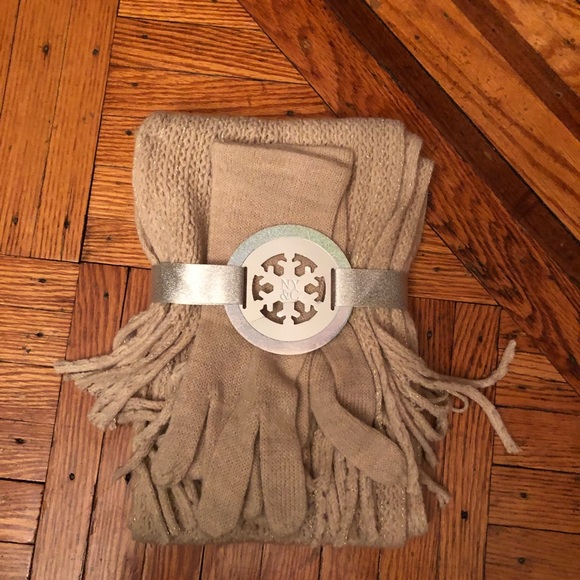 New York & Company Accessories - New York & Company Gloves & Scarf Set